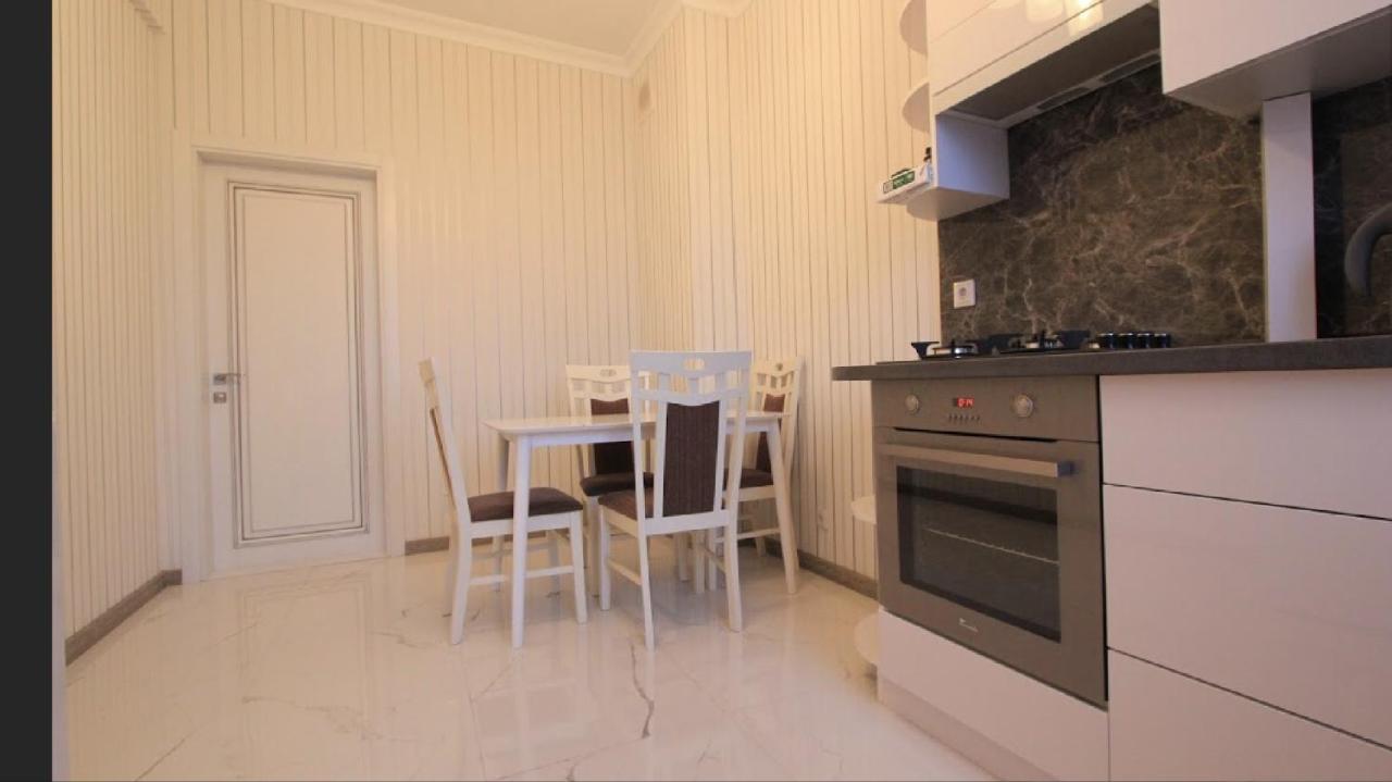 Luxury Exclusive Apartments Skyhouse Exfactor Chisinau Bagian luar foto